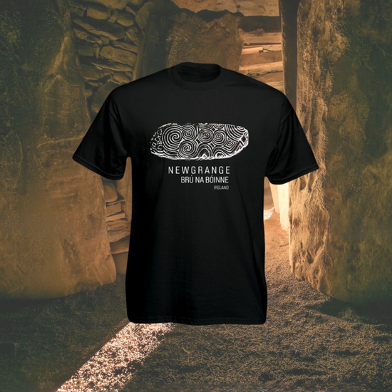 Newgrange – Entrance Stone - T-Shirt
